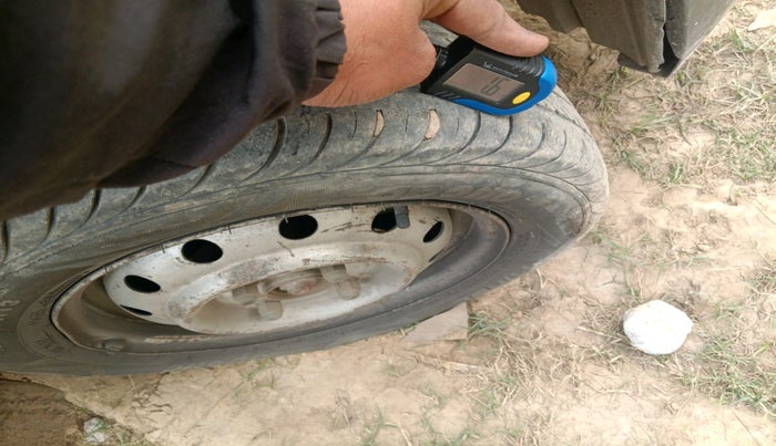 2013 Maruti Wagon R 1.0 LXI CNG, Petrol, Manual, 1,89,857 km, tyre