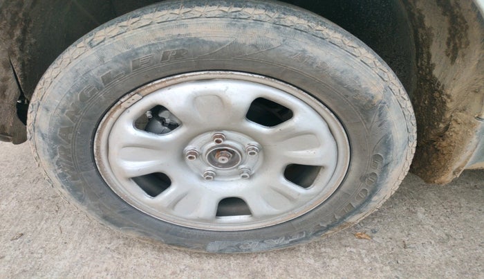 2013 Renault Duster 85 PS RXE DIESEL, Diesel, Manual, 1,21,357 km, tyre