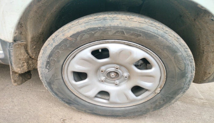 2013 Renault Duster 85 PS RXE DIESEL, Diesel, Manual, 1,21,357 km, tyre