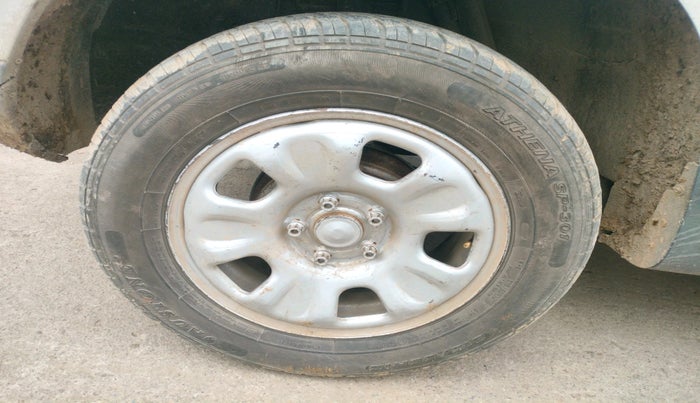 2013 Renault Duster 85 PS RXE DIESEL, Diesel, Manual, 1,21,357 km, tyre