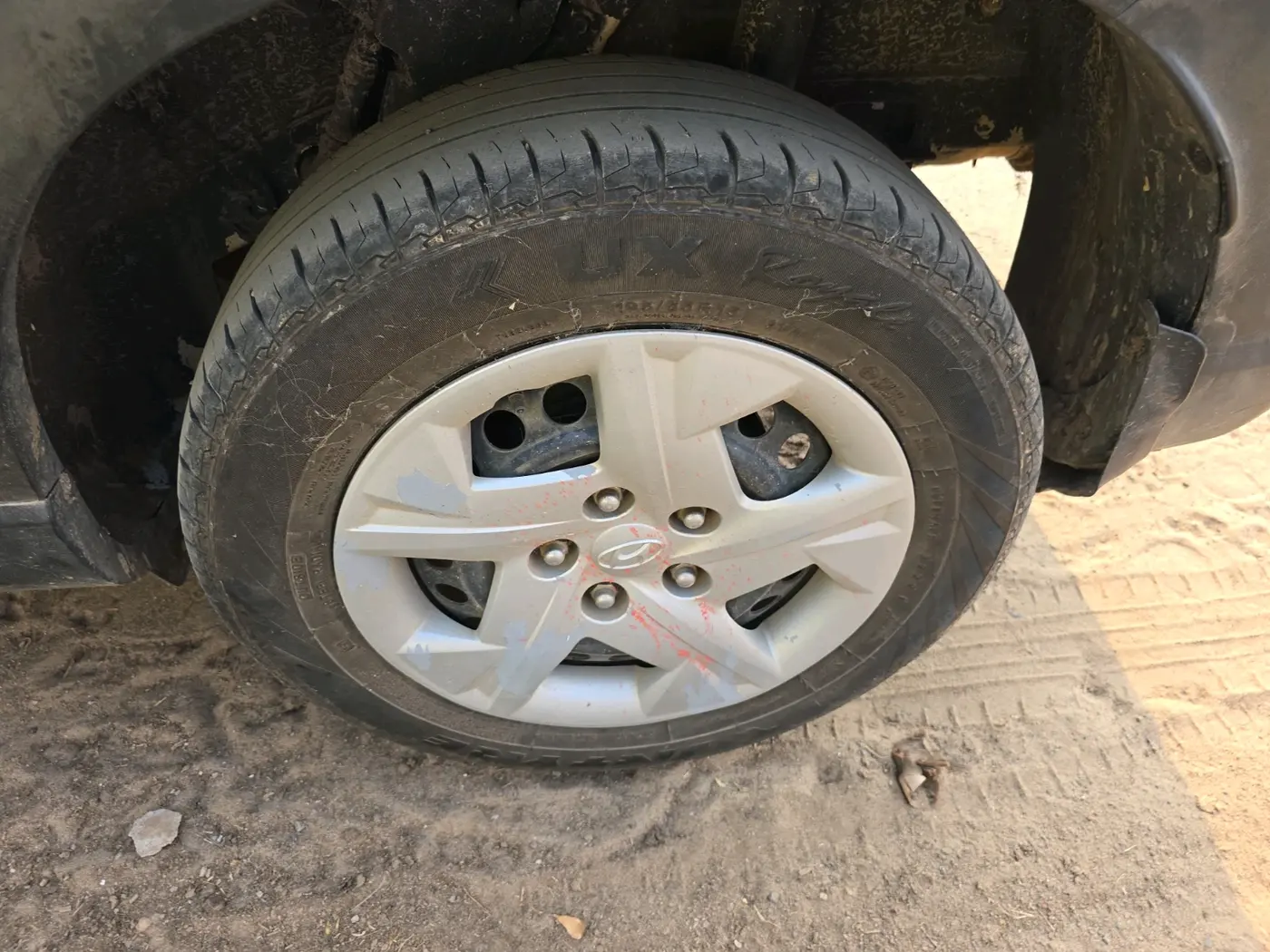 2019 Hyundai VENUE S 1.2, Petrol, Manual, 1,00,409 km, tyre