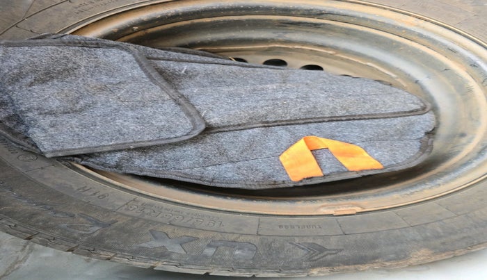 2019 Hyundai VENUE S 1.2, Petrol, Manual, 1,00,409 km, tyre