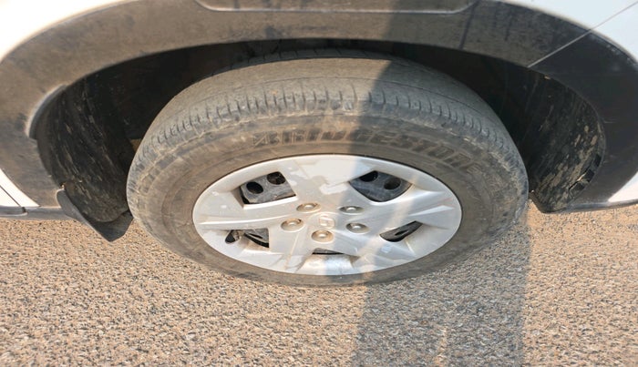 2019 Hyundai VENUE S 1.2, Petrol, Manual, 1,00,409 km, tyre