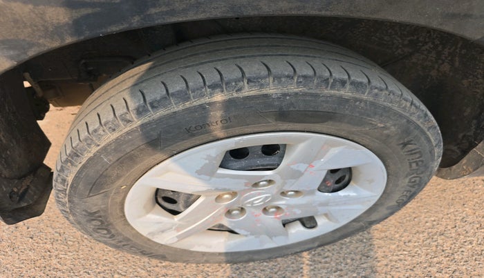 2019 Hyundai VENUE S 1.2, Petrol, Manual, 1,00,409 km, tyre