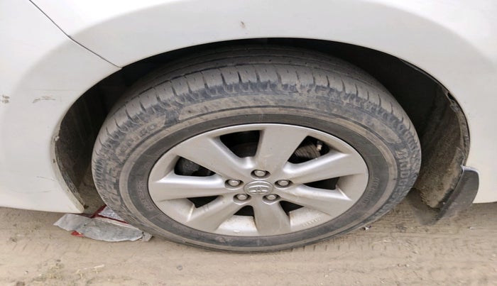 2016 Toyota Corolla Altis G PETROL, Petrol, Manual, 94,537 km, tyre