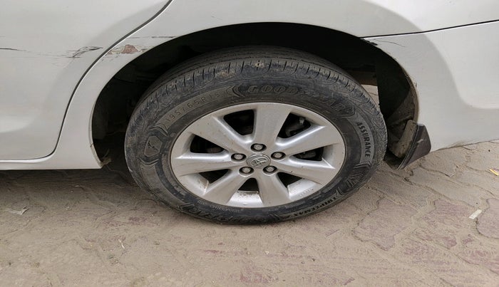 2016 Toyota Corolla Altis G PETROL, Petrol, Manual, 94,537 km, tyre