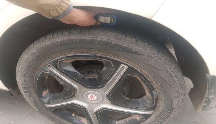 2023 Hyundai NEW I20 SPORTZ 1.2 MT, Petrol, Manual, 28,476 km, tyre