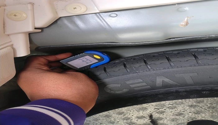 2024 Mahindra XUV 3XO AX5 1.2 L TCMPFI AT, Petrol, Automatic, 13,820 km, tyre