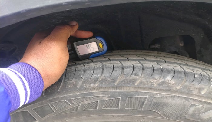 2024 Mahindra XUV 3XO AX5 1.2 L TCMPFI AT, Petrol, Automatic, 13,820 km, tyre