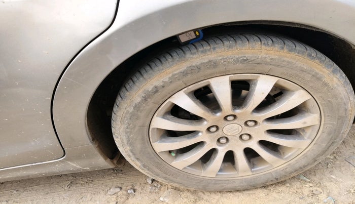 2012 Maruti Kizashi 2.4L MT, Petrol, Manual, 92,615 km, tyre