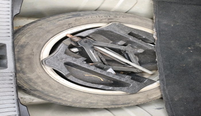 2012 Maruti Kizashi 2.4L MT, Petrol, Manual, 92,615 km, tyre