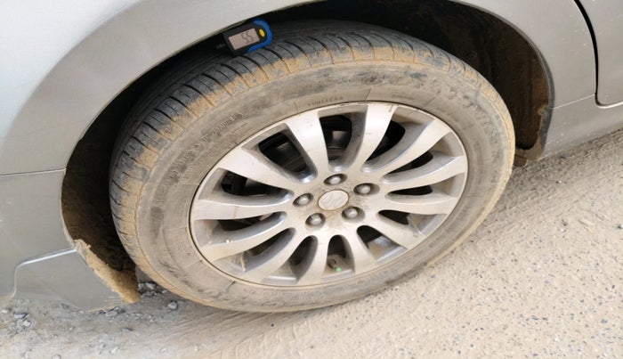 2012 Maruti Kizashi 2.4L MT, Petrol, Manual, 92,615 km, tyre