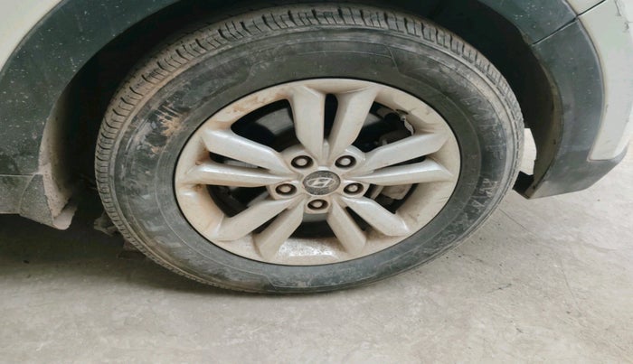 2015 Hyundai Creta SX 1.6 DIESEL, Diesel, Manual, 1,37,664 km, tyre