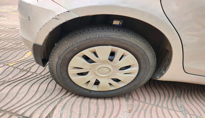 2012 Maruti Swift VXI, Petrol, Manual, 1,05,696 km, tyre