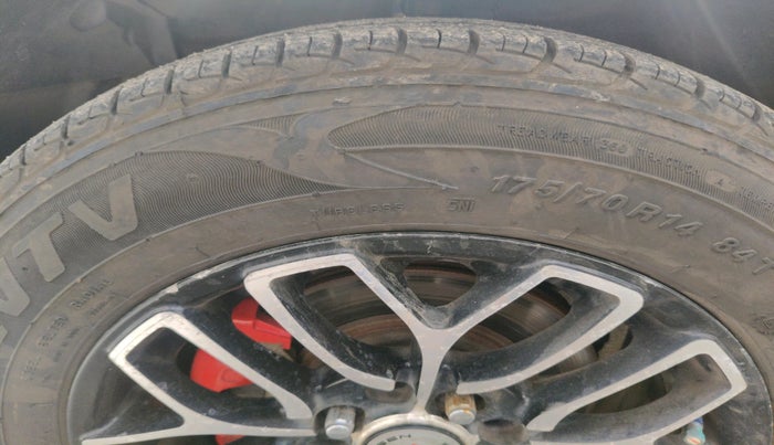 2016 Maruti Swift VXI, Petrol, Manual, 91,993 km, tyre