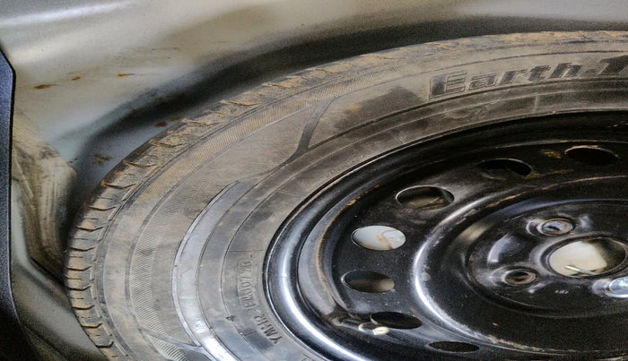 2016 Maruti Swift VXI, Petrol, Manual, 91,993 km, tyre