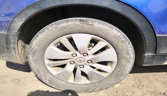 2015 Maruti S Cross ALPHA 1.3, Diesel, Manual, 2,05,002 km, tyre