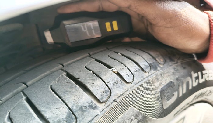 2013 BMW 3 Series 320d, Diesel, Automatic, 1,36,031 km, tyre