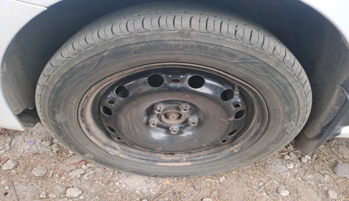 2013 Volkswagen Polo COMFORTLINE 1.2L, Diesel, Manual, 2,01,412 km, tyre