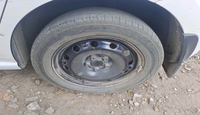 2013 Volkswagen Polo COMFORTLINE 1.2L, Diesel, Manual, 2,01,412 km, tyre