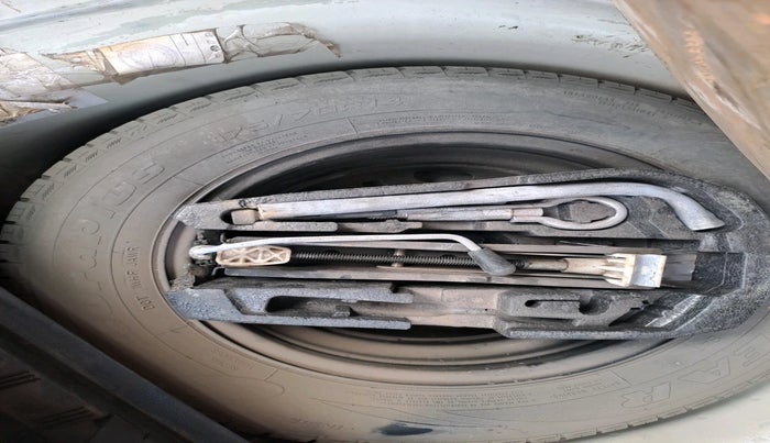 2013 Volkswagen Polo COMFORTLINE 1.2L, Diesel, Manual, 2,01,412 km, tyre