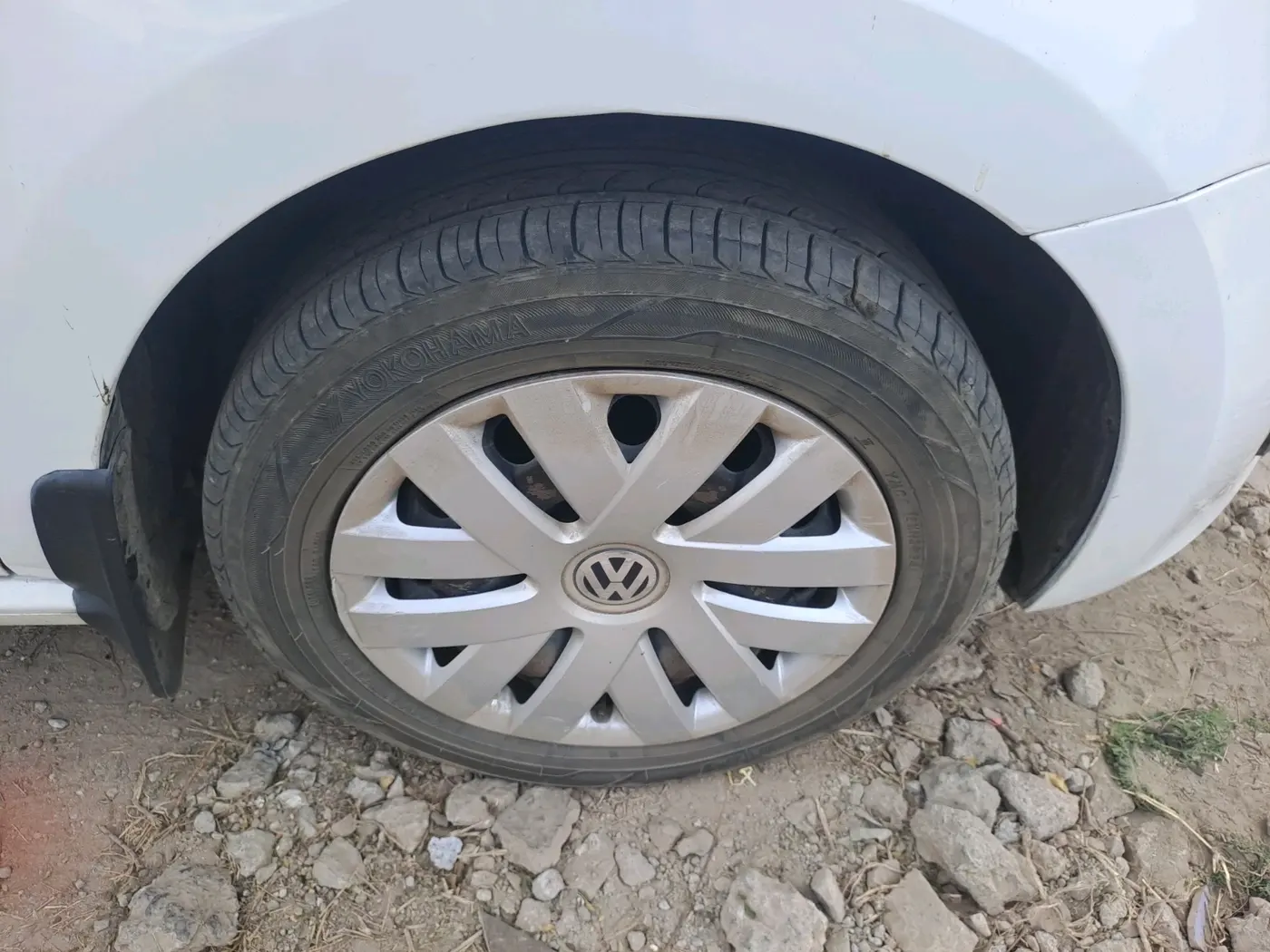 2013 Volkswagen Polo COMFORTLINE 1.2L, Diesel, Manual, 2,01,412 km, tyre