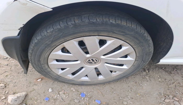 2013 Volkswagen Polo COMFORTLINE 1.2L, Diesel, Manual, 2,01,412 km, tyre