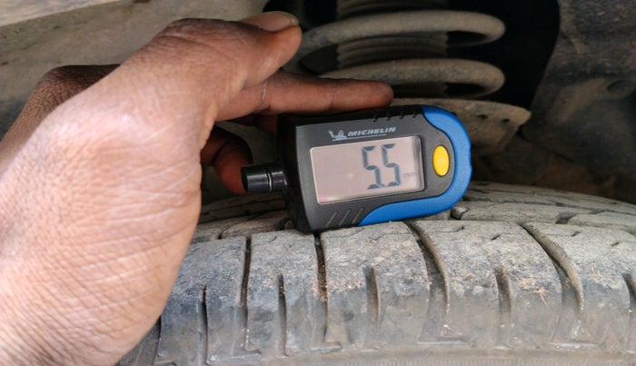 2020 Mahindra XUV300 W6 1.5 Diesel, Diesel, Manual, 2,11,066 km, tyre