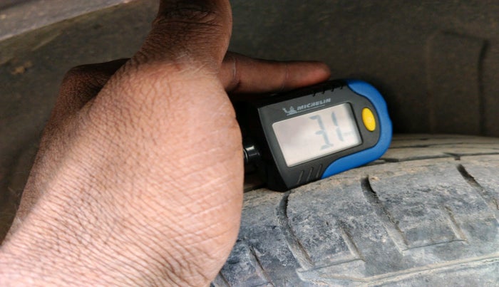 2020 Mahindra XUV300 W6 1.5 Diesel, Diesel, Manual, 2,11,066 km, tyre