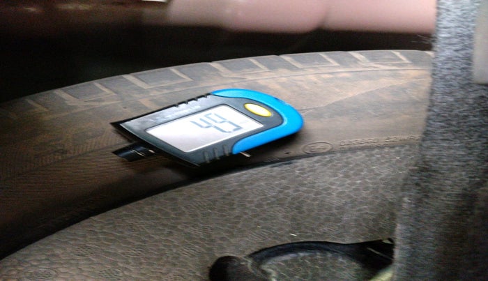 2020 Mahindra XUV300 W6 1.5 Diesel, Diesel, Manual, 2,11,066 km, tyre