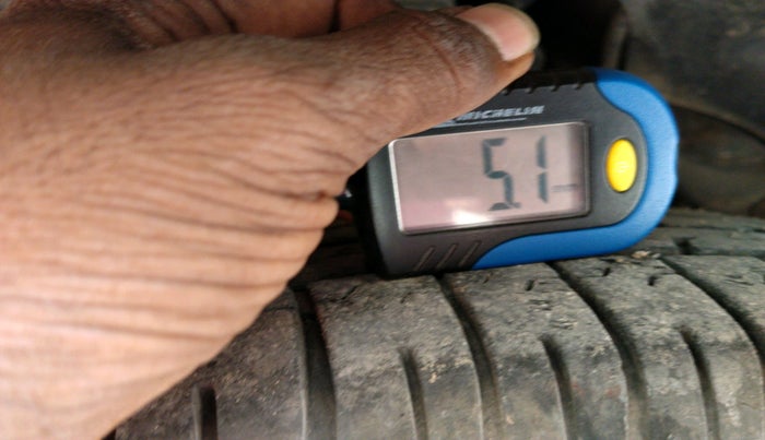 2020 Mahindra XUV300 W6 1.5 Diesel, Diesel, Manual, 2,11,066 km, tyre