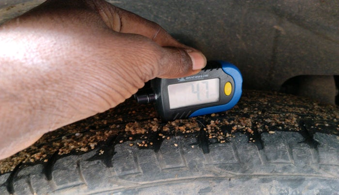 2020 Mahindra XUV300 W6 1.5 Diesel, Diesel, Manual, 2,11,066 km, tyre