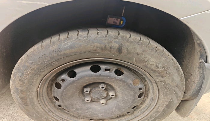 2014 Volkswagen Polo COMFORTLINE 1.5L, Diesel, Manual, 1,09,670 km, tyre