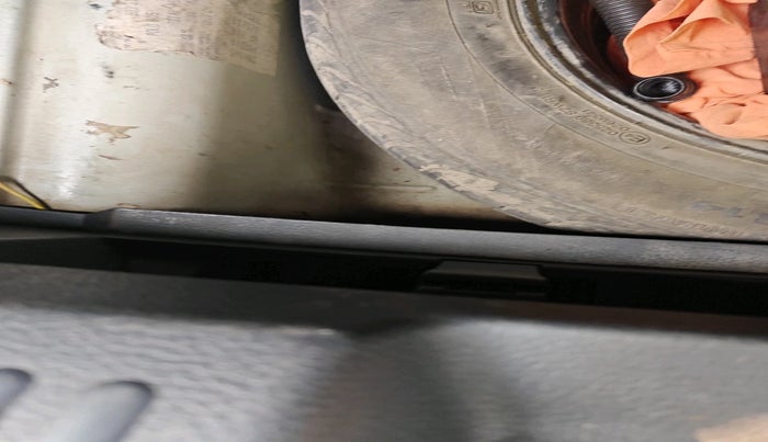 2014 Volkswagen Polo COMFORTLINE 1.5L, Diesel, Manual, 1,09,670 km, tyre