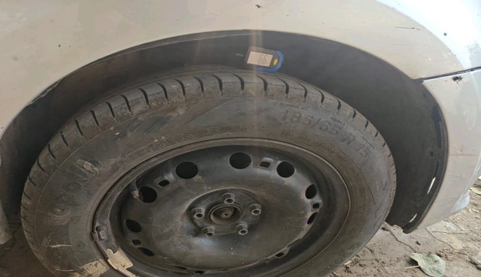 2014 Volkswagen Polo COMFORTLINE 1.5L, Diesel, Manual, 1,09,670 km, tyre