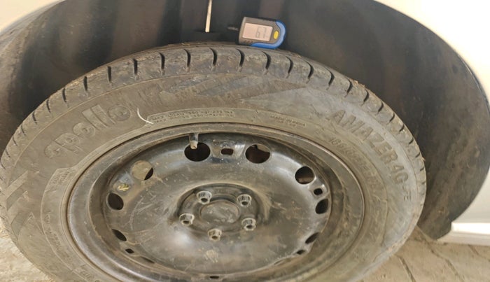 2014 Volkswagen Polo COMFORTLINE 1.5L, Diesel, Manual, 1,09,670 km, tyre