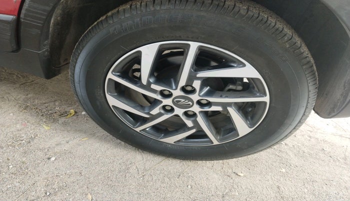 2022 Mahindra XUV300 W8 (O) 1.2 PETROL AMT, Petrol, Automatic, 26,053 km, tyre