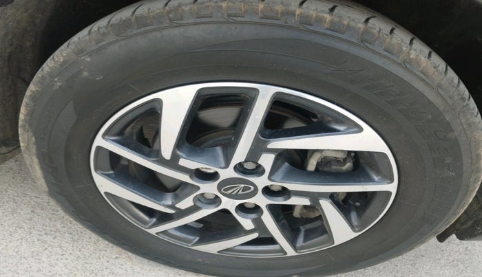 2022 Mahindra XUV300 W8 (O) 1.2 PETROL AMT, Petrol, Automatic, 26,053 km, tyre