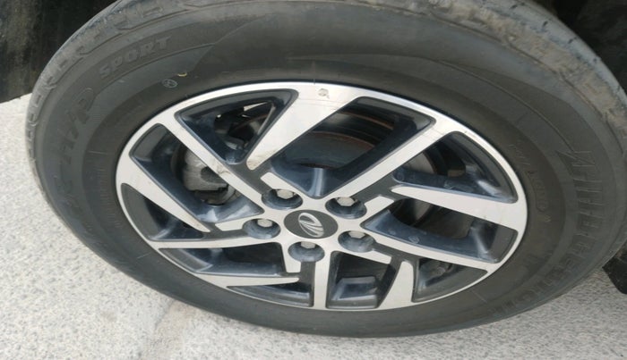 2022 Mahindra XUV300 W8 (O) 1.2 PETROL AMT, Petrol, Automatic, 26,053 km, tyre