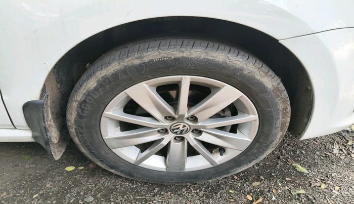 2015 Volkswagen Polo HIGHLINE1.2L, Petrol, Manual, 68,769 km, tyre