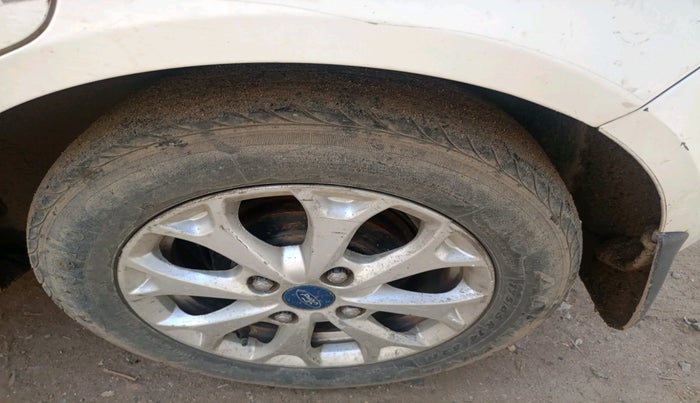 2013 Ford Figo TITANIUM 1.2 PETROL, Petrol, Manual, 83,673 km, tyre