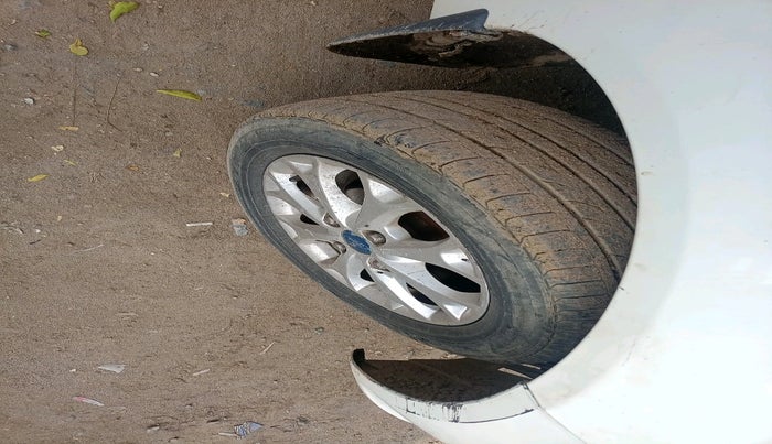 2013 Ford Figo TITANIUM 1.2 PETROL, Petrol, Manual, 83,673 km, tyre