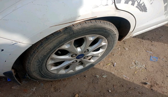 2013 Ford Figo TITANIUM 1.2 PETROL, Petrol, Manual, 83,673 km, tyre