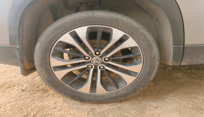 2023 MG HECTOR PLUS SHARP 2.0 DIESEL TURBO MT 6-STR, Diesel, Manual, 1,04,683 km, tyre