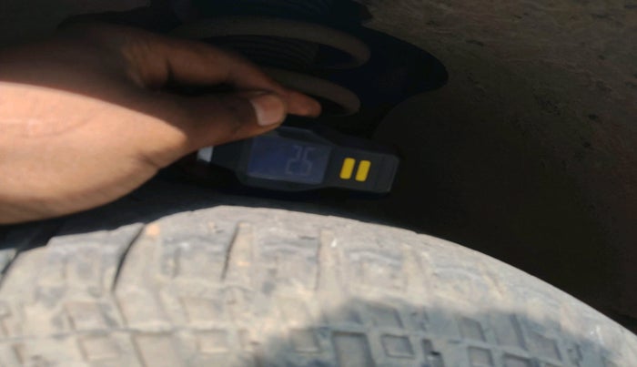 2017 Mahindra XUV500 W10 AT, Diesel, Automatic, 1,62,597 km, tyre