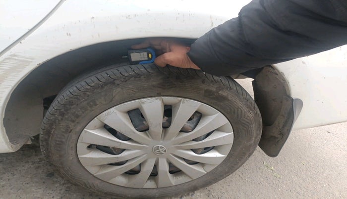 2013 Toyota Etios G, Petrol, Manual, 1,54,246 km, tyre