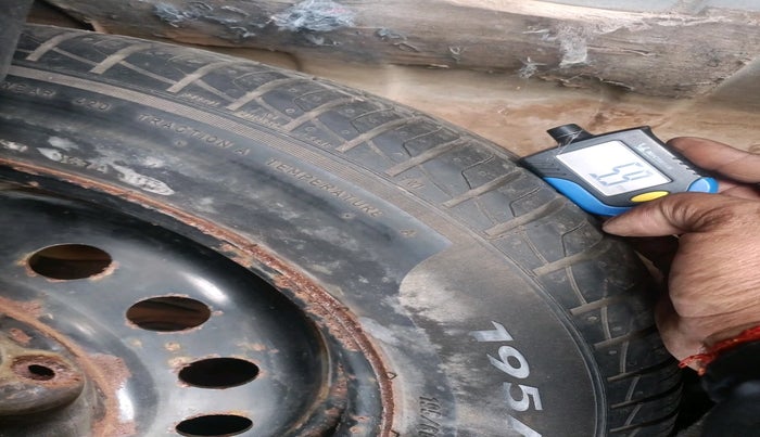 2013 Toyota Etios G, Petrol, Manual, 1,54,246 km, tyre