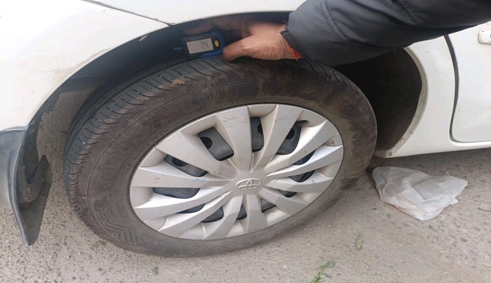 2013 Toyota Etios G, Petrol, Manual, 1,54,246 km, tyre