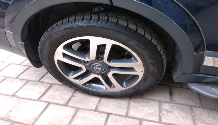 2017 Tata Hexa XT 4X2 7 STR, Diesel, Manual, 64,260 km, tyre