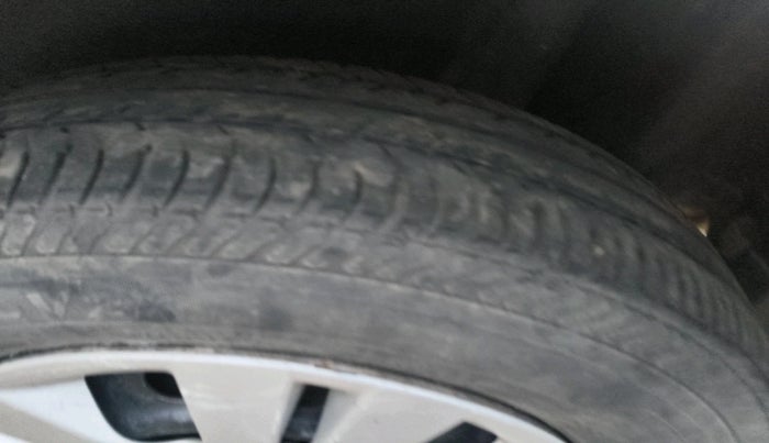 2011 Maruti Swift Dzire VDI, Diesel, Manual, 2,12,103 km, tyre